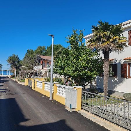 Apartman Car Vir Luaran gambar