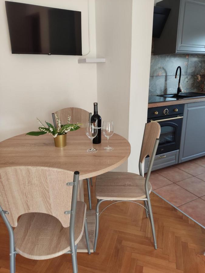 Apartman Car Vir Luaran gambar