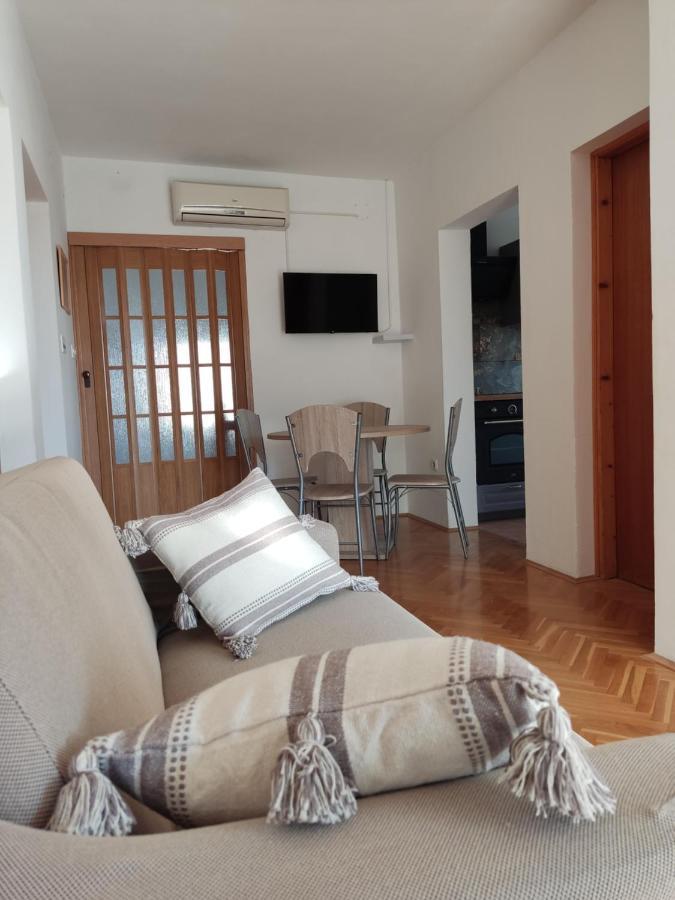 Apartman Car Vir Luaran gambar