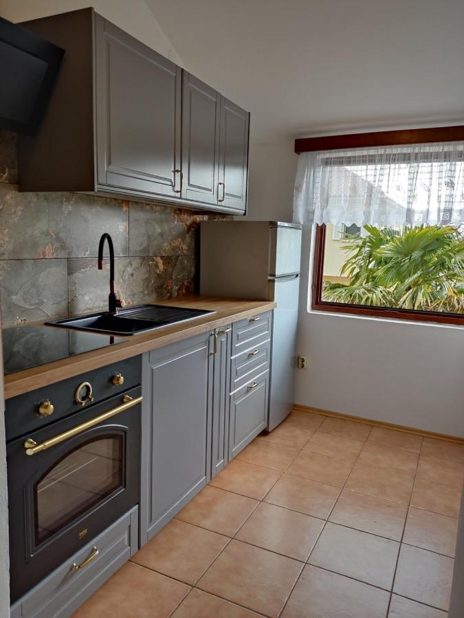 Apartman Car Vir Luaran gambar