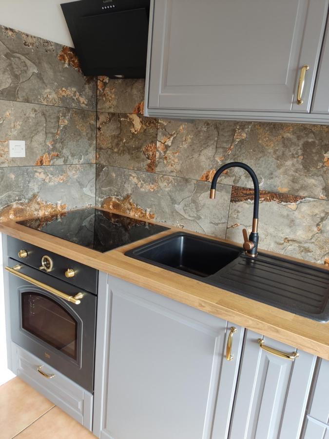 Apartman Car Vir Luaran gambar