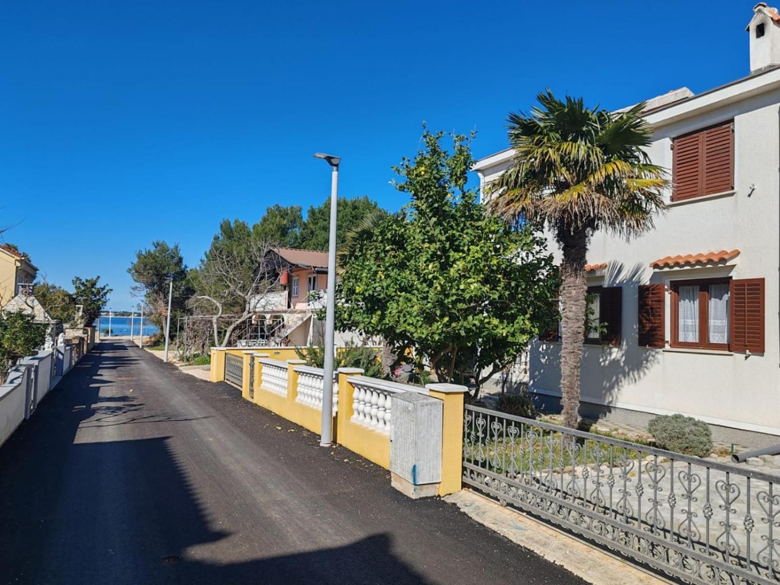 Apartman Car Vir Luaran gambar